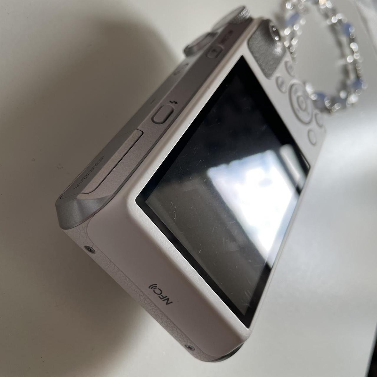 Samsung Silver and Grey Cameras-and-accessories