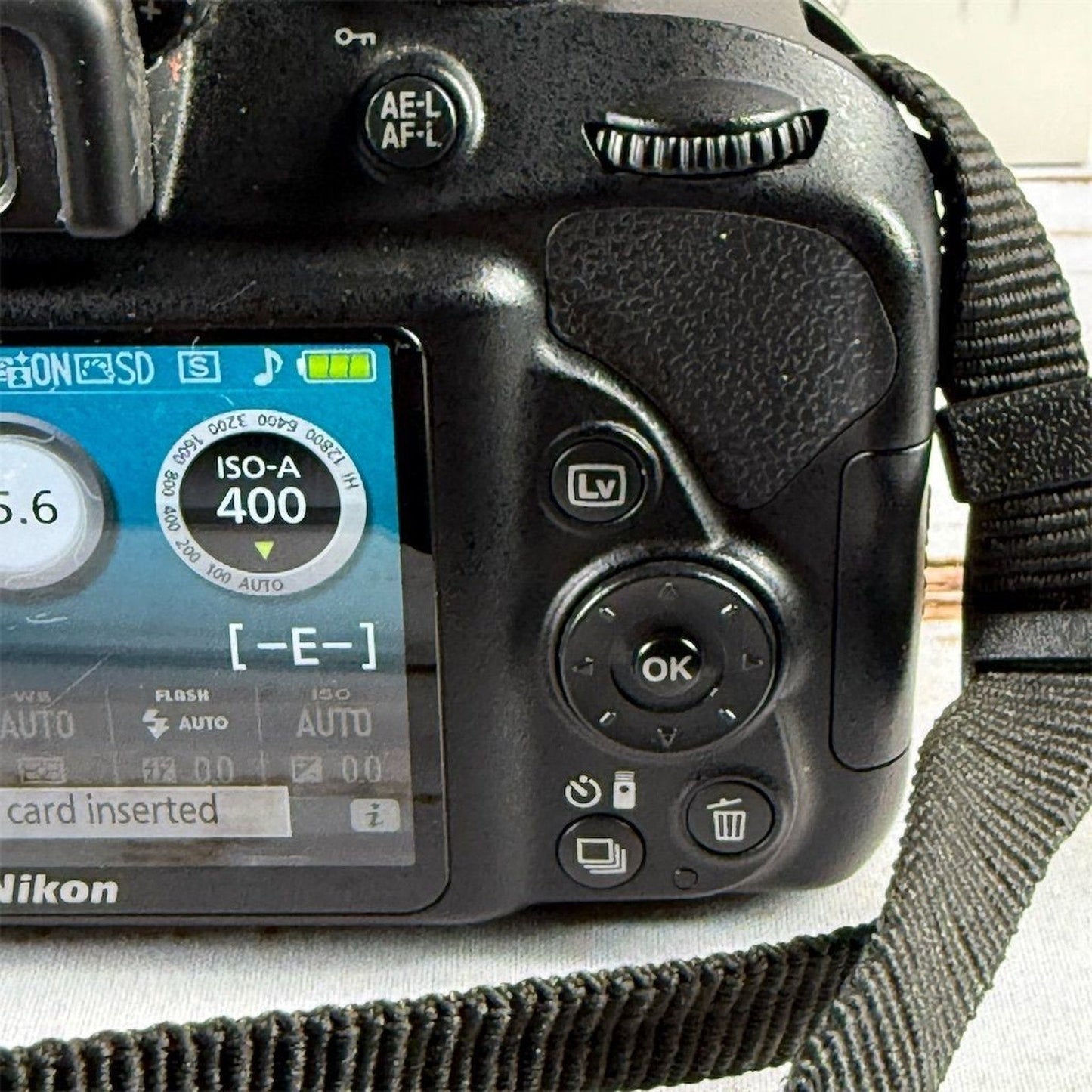Nikon D3300 DSLR w/ 18-55mm Lens & Kastar Charger Shutter Count 3788 Used