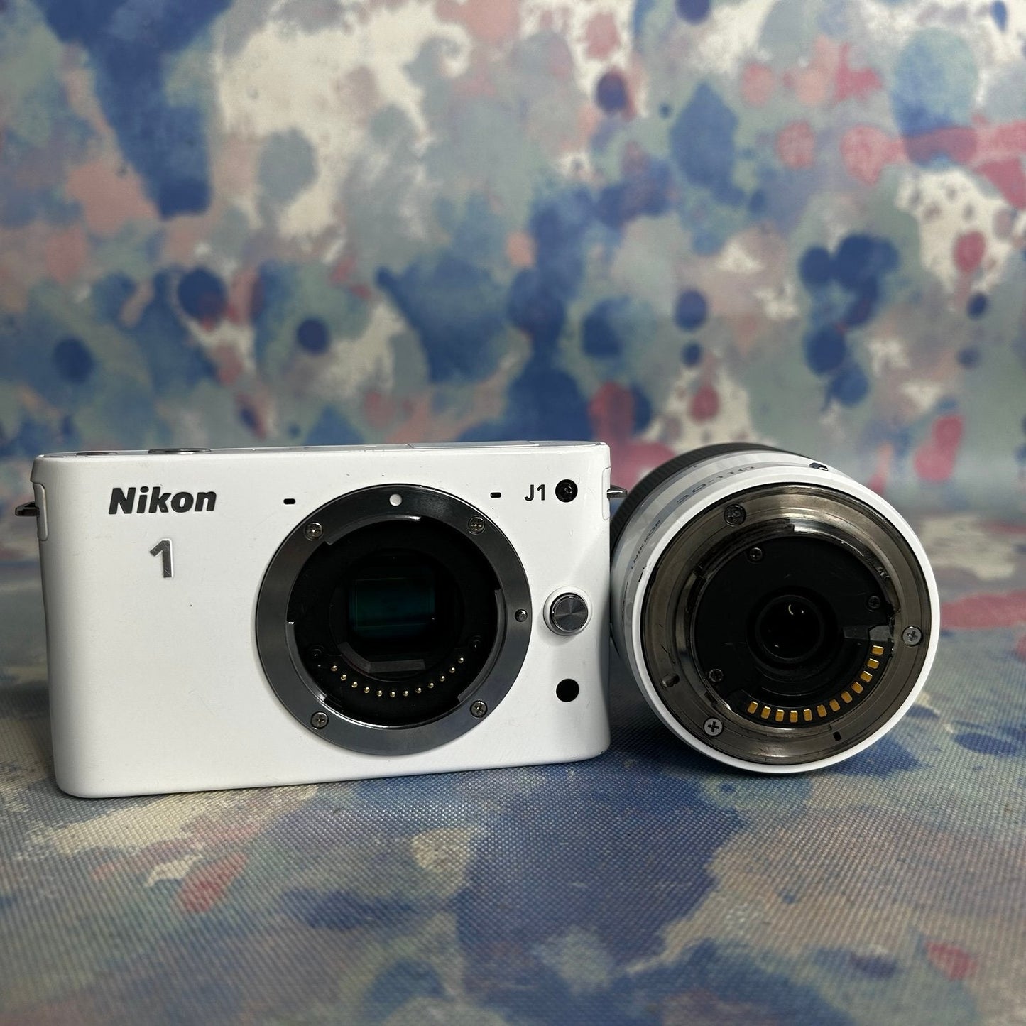 Nikon 1 J1 Digital Camera Bundle White w/ 30-110mm Lens & Charger Please Read