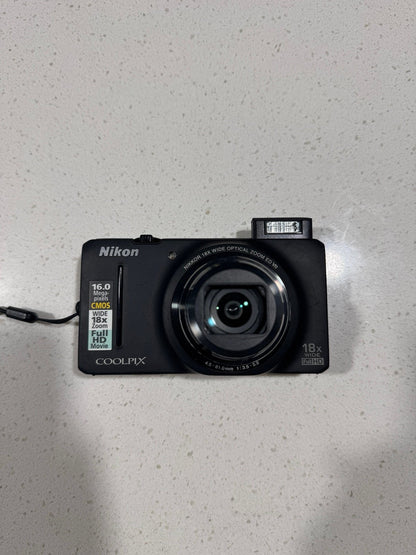 Nikon COOLPIX S920016.OMP Digital Camera - Black Bundle/ (Tested)