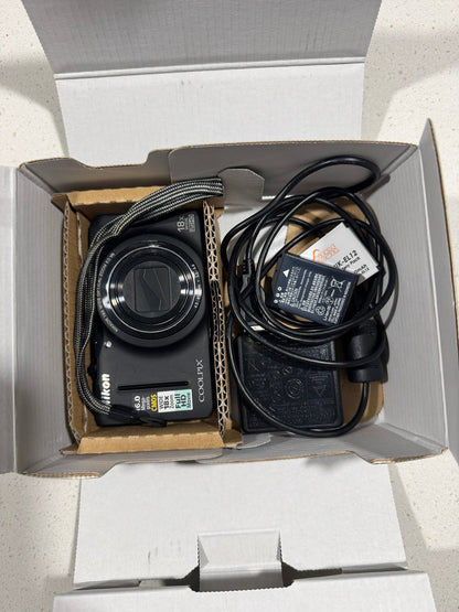 Nikon COOLPIX S920016.OMP Digital Camera - Black Bundle/ (Tested)
