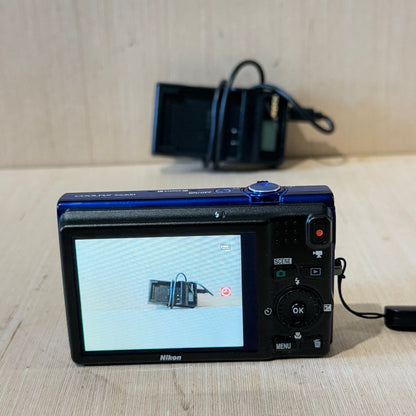 Nikon Coolpix S6200 Blue 16.0MP Digital Camera TESTED Great w/Batt/Charg-SDCard!