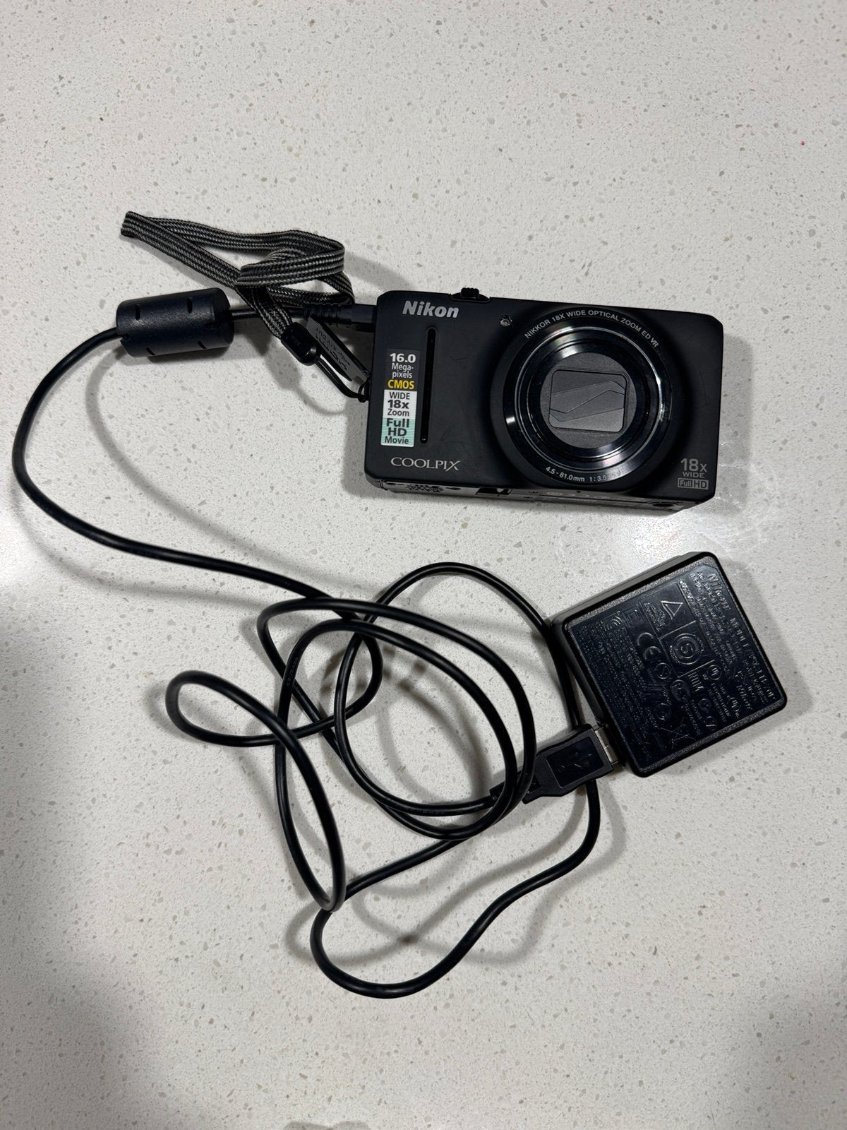 Nikon COOLPIX S920016.OMP Digital Camera - Black Bundle/ (Tested)
